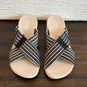 Clarks Cloudsteppers Arla Wave Women's Striped Sandals Black NIB